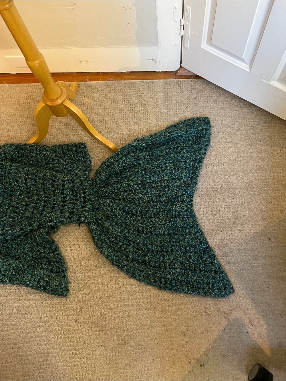 Cozy Dark Teal Mermaid Tail Throw Blanket - Handcrafted Comfort - Picture 2 of 8